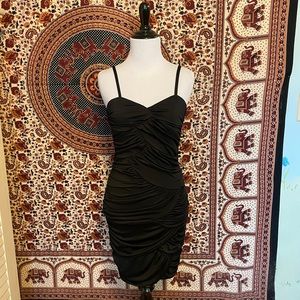 NWTs 2k08 H&M formal black dress 🐈‍⬛🕷️♣️➿
Size S/XS fit and material stretches